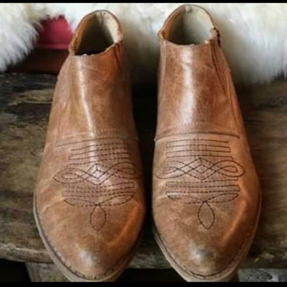 Coconuts by Matisse Western Ankle Boots